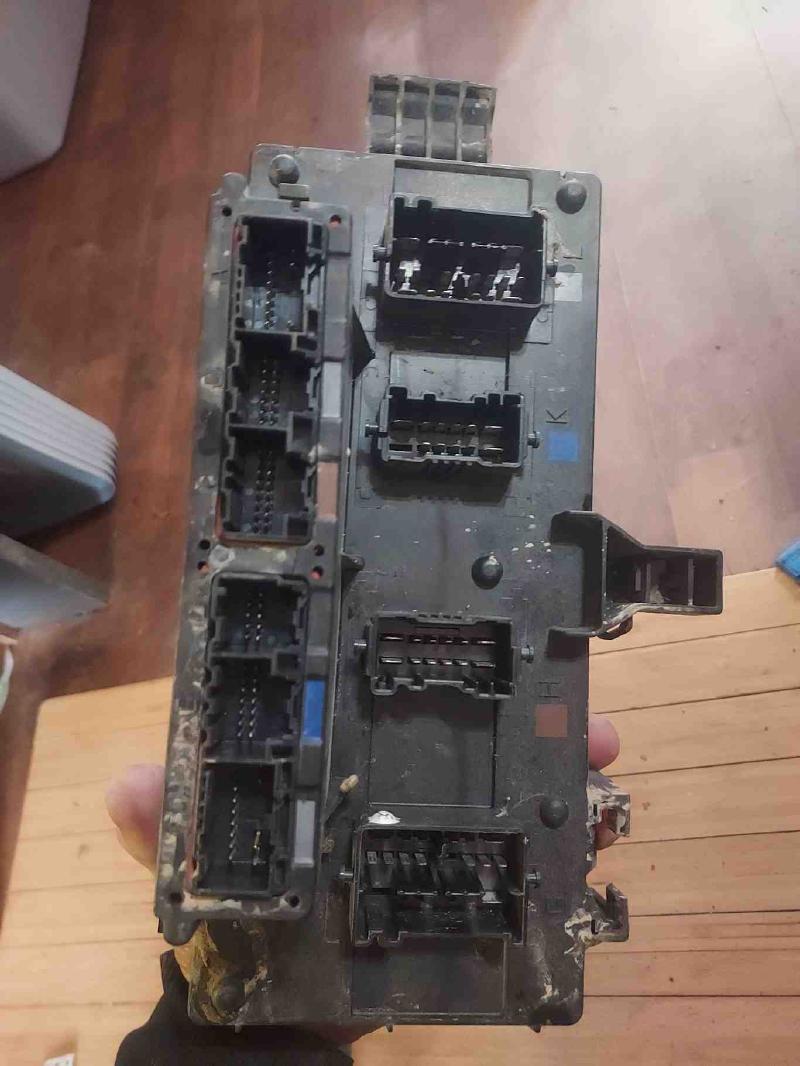 2006 dodge ram 2500 5.9 diesel 4x4 Fuse box Tipm module oem - Used - Photo 3