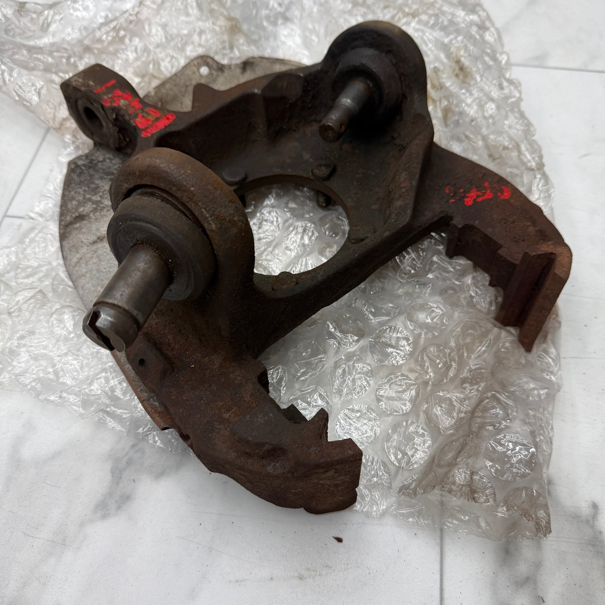 Used Front Left Steering Knuckle fits: 1993 - 1994 Ford Explorer 4x4 knuckle w/ABS Front OEM - Photo 2