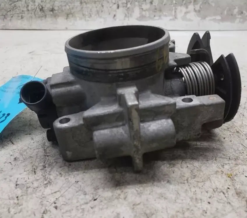 Throttle Body Throttle Valve Assembly 4-146 2.4L Fits 97-98 Chevrolet CAVALIER - Used OEM Auto Part - Photo 2