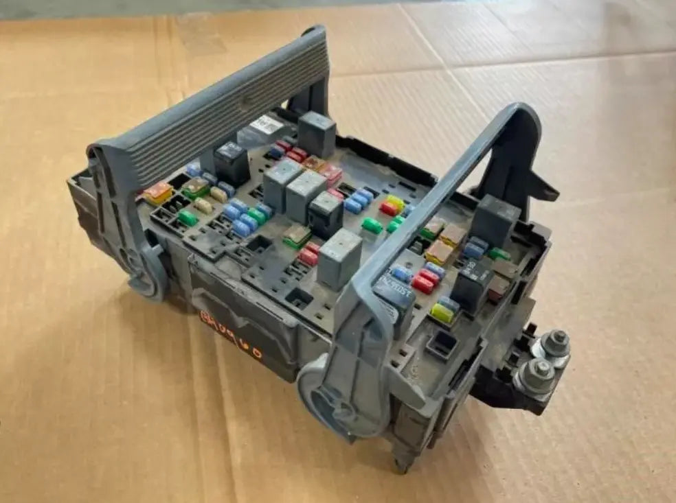 2010-2014 GMC Sierra 2500 Pickup 6.6L Duramax Diesel Fuse Box Engine OEM - Used