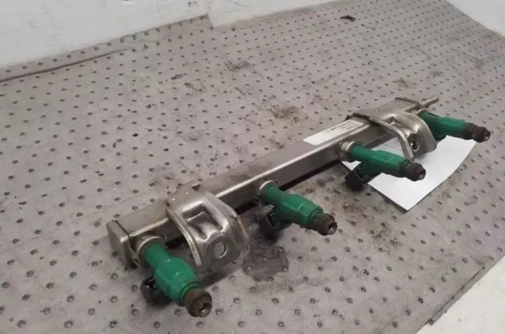 04-05 Mazda 3 06-07 Mazda5 5 Four Fuel Injectors & Rail 2.3L 4 Cyl. OEM Warranty Mazda