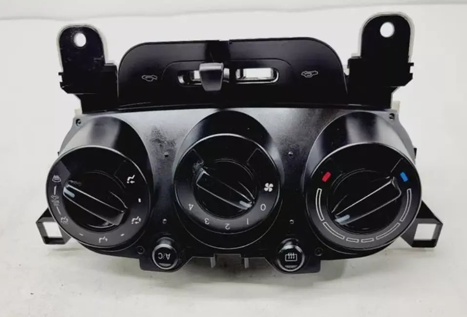 2011-2014 MAZDA 2 Heater AC A/C Tem Climate Control Unit OEM 11 12 13 14 WARRANY - Used