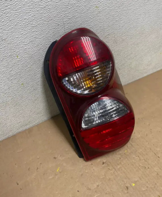 Passenger right side rh Tail Light Lamp Assembly Fits 2005-2007 Jeep LIBERTY - Used OEM Auto Part - Photo 2