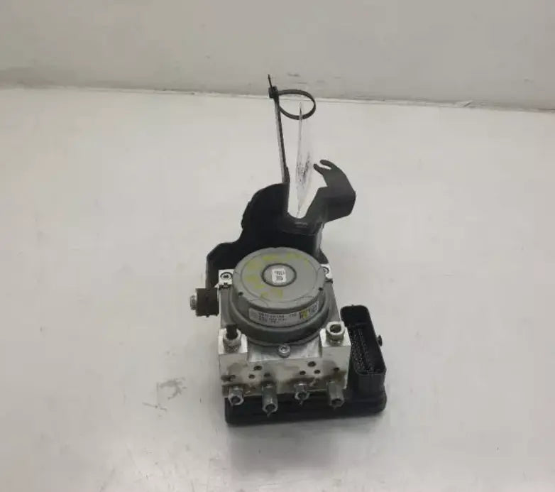 Scion IA anti lock brake system 2016 OEM assy us market DB1S437A0 44050WB003 - Used - Photo 2