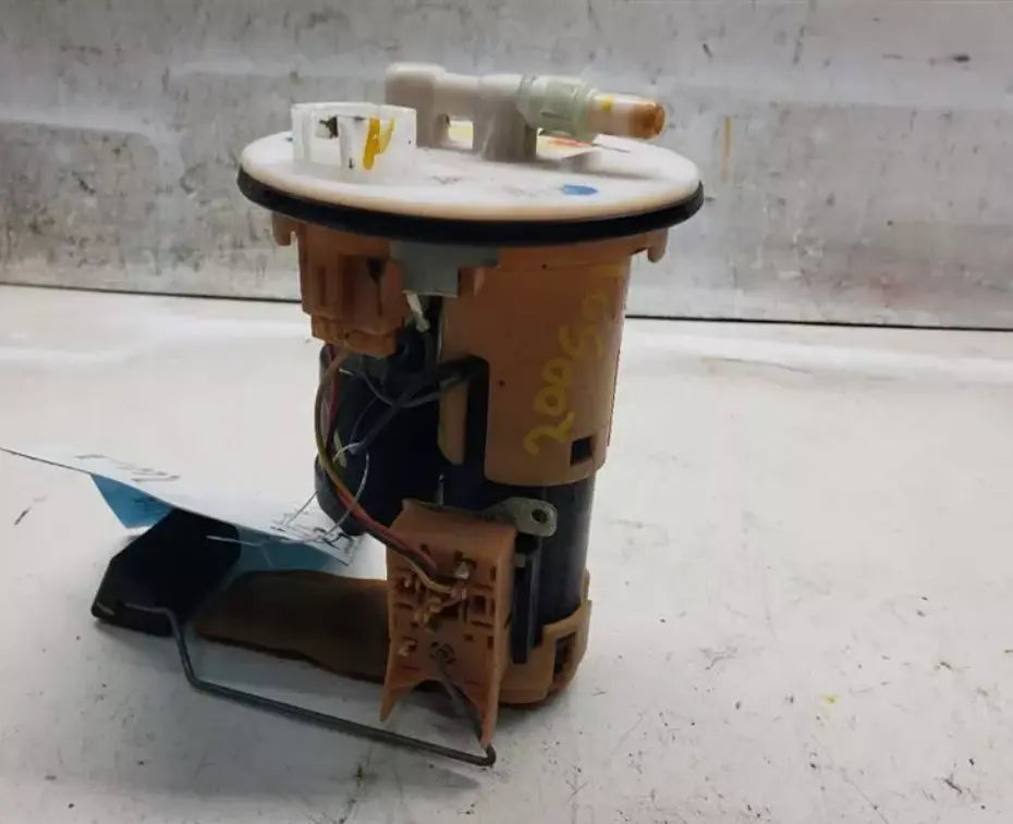 Fuel Pump Assembly Fits 2000-2001 Toyota AVALON WARRANTY - Used OEM Auto Part