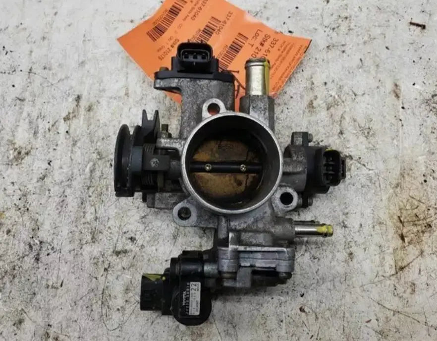 Throttle Body Throttle Valve Assembly ID 0D010 Fits 1998-1999 Toyota COROLLA - Used OEM Auto Part