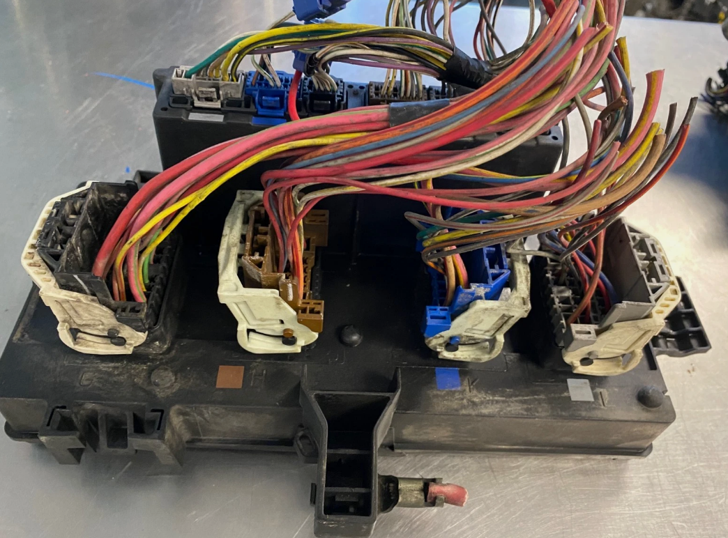 2006 Dodge Ram 2500-3500 Totally Integrated Power Module, 4X4 5.9L Diesel, Part #891 - Used OEM Auto Part - Photo 2