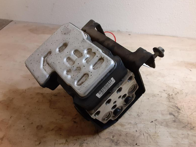 2005-2006 Chevy Avalache Escalade Suburban Tahoe Yukon Abs pump assembly 4x4