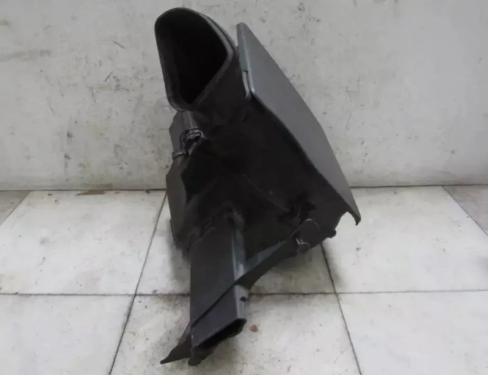 Air Cleaner Box Fits 2001-2006 BMW 325i 2.5L WARRANTY - Used OEM Auto Part