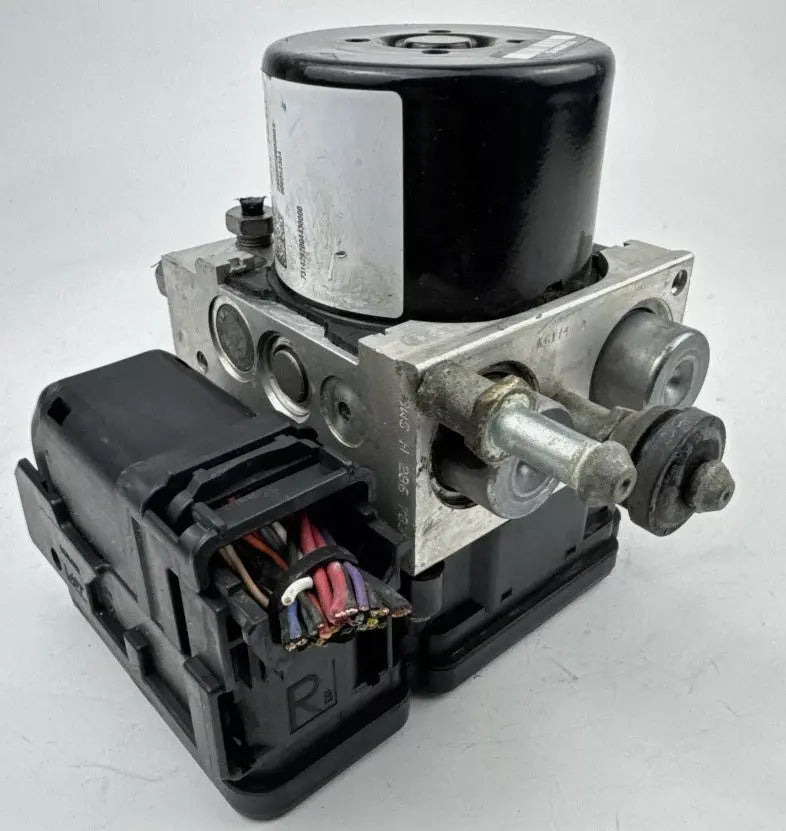 2012-2017 Chevy Equinox ABS Pump Assembly Anti Lock Brake Module OEM - Used - Photo 2