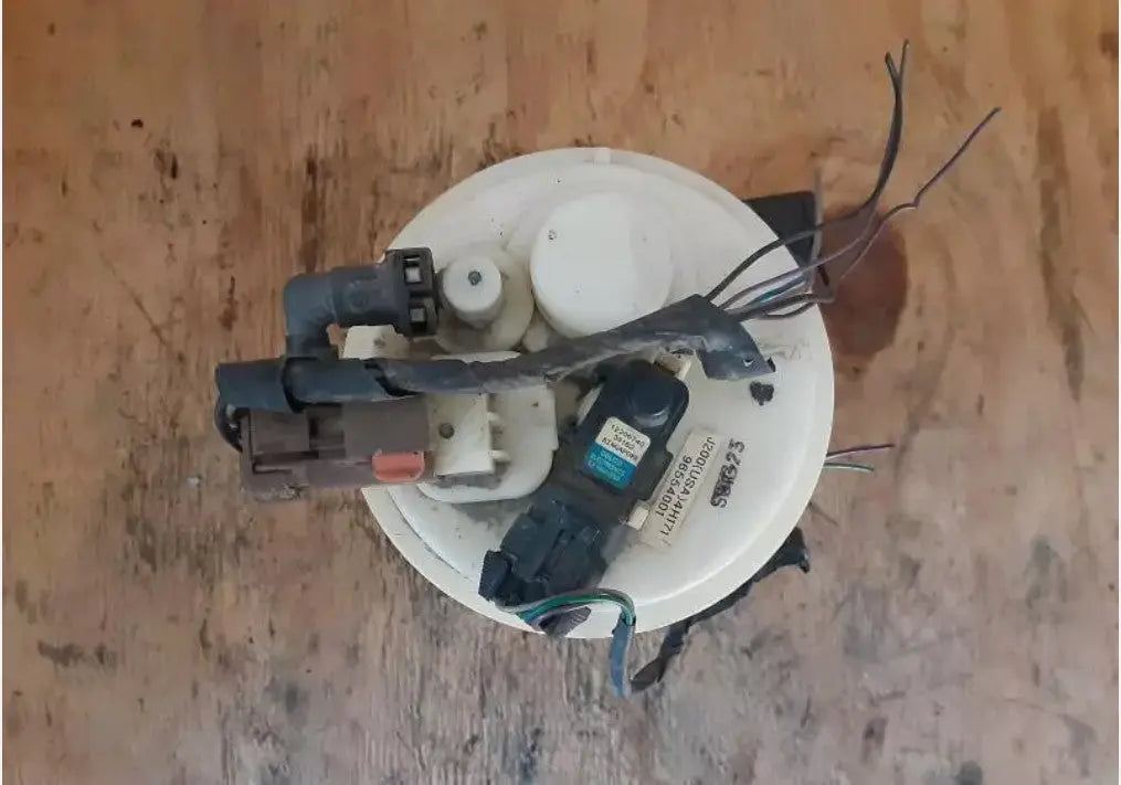 Fuel Pump Assembly Fits 2004-2008 Suzuki FORENZA WARRANTY - Used OEM Auto Part - Photo 3