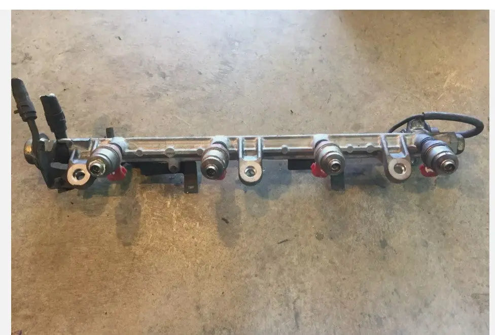 99-02 Suzuki Esteem 1.8L Fuel Injectors & Rail Pressure Regulator OEM WARRANTY - Used - Photo 2