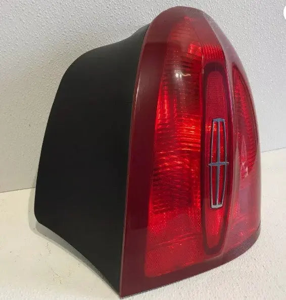 LINCOLN TOWN CAR 1998-2002 PASSENGER RIGHT RH TAIL LIGHT LAMP Taillight OEM - Used
