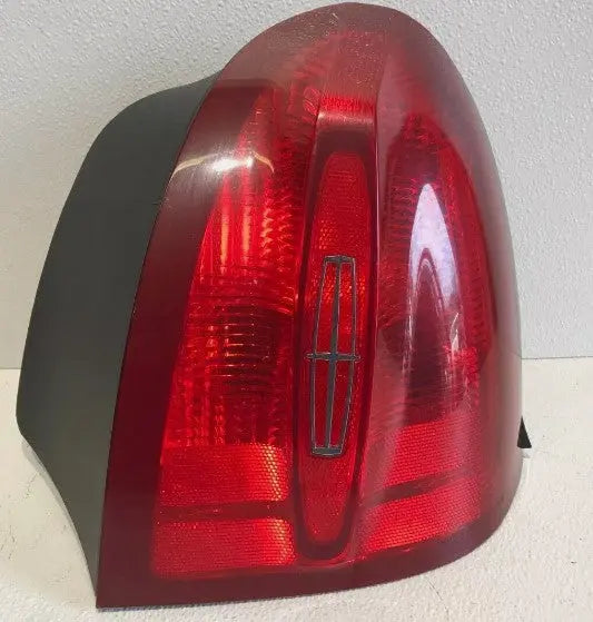 LINCOLN TOWN CAR 1998-2002 PASSENGER RIGHT RH TAIL LIGHT LAMP Taillight OEM - Used - Photo 2