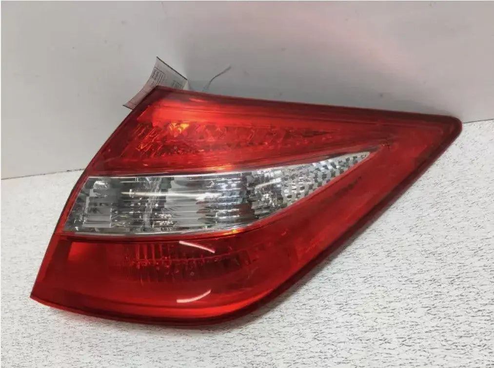 Honda Accord Crosstour 2010-2012 Tail light RIGHT Passenger RH Side Oem WARRANTY - Used