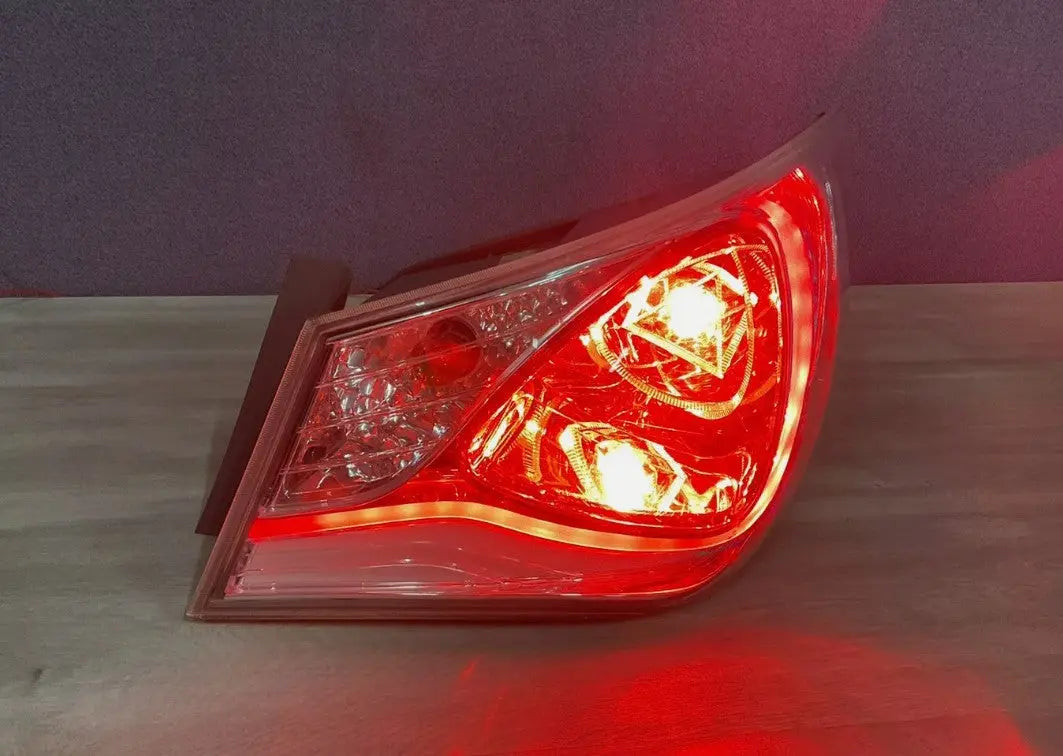 Hyundai Sonata 2011-2014 Hybrid OEM RIGHT PASSENGER Side Rear Tail Light - Used - Photo 2