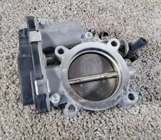 Throttle Body Throttle Valve Assembly 2.4L Fits 2015-2018 JEEP RENEGADE OEM 18 - Used