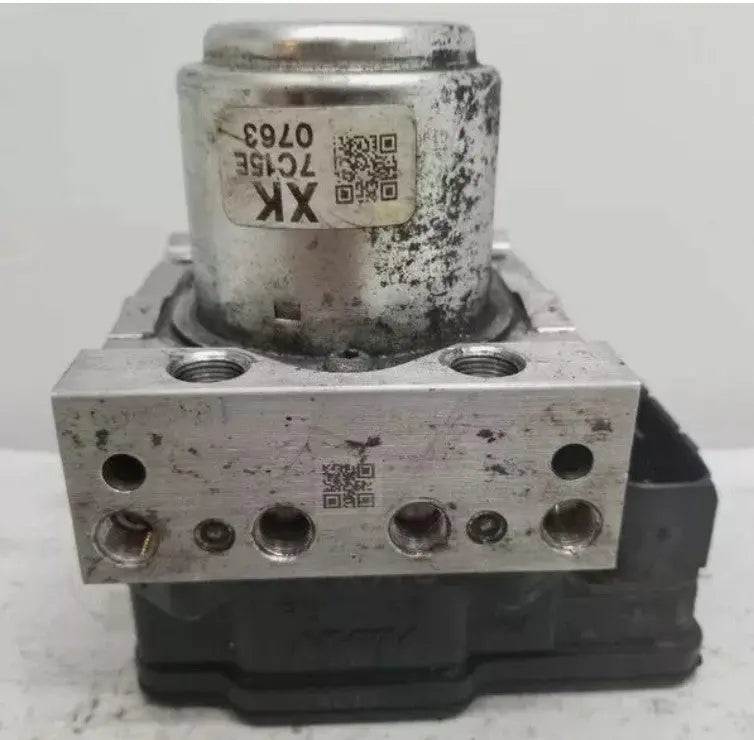 2016-2018 Honda HRV ABS Anti-Lock Brake Pump Module Assembly AT FWD OEM - Used - Photo 2
