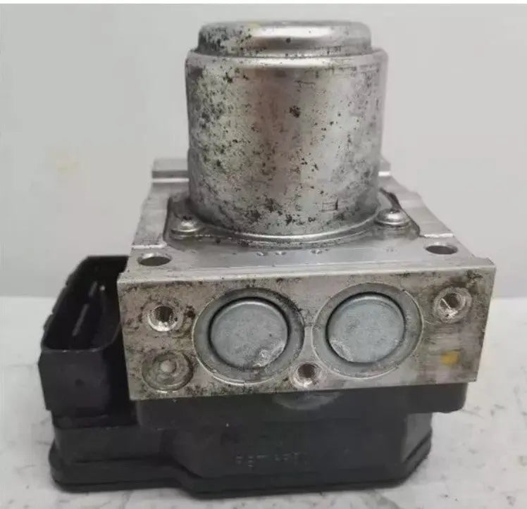 2016-2018 Honda HRV ABS Anti-Lock Brake Pump Module Assembly AT FWD OEM - Used - Photo 3