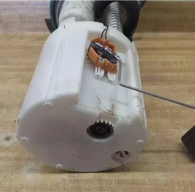 Fuel Pump Assembly Fits 2005-2007 2009 GMC ENVOY WARRANTY - Used OEM Auto Part - Photo 2