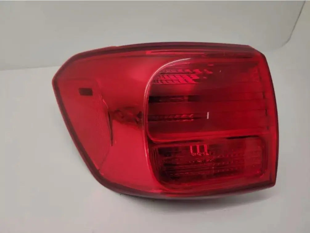 Kia Sedona OEM Left Driver Quarter Panel Mounted Tail Light Taillight 2016-2018 - Used