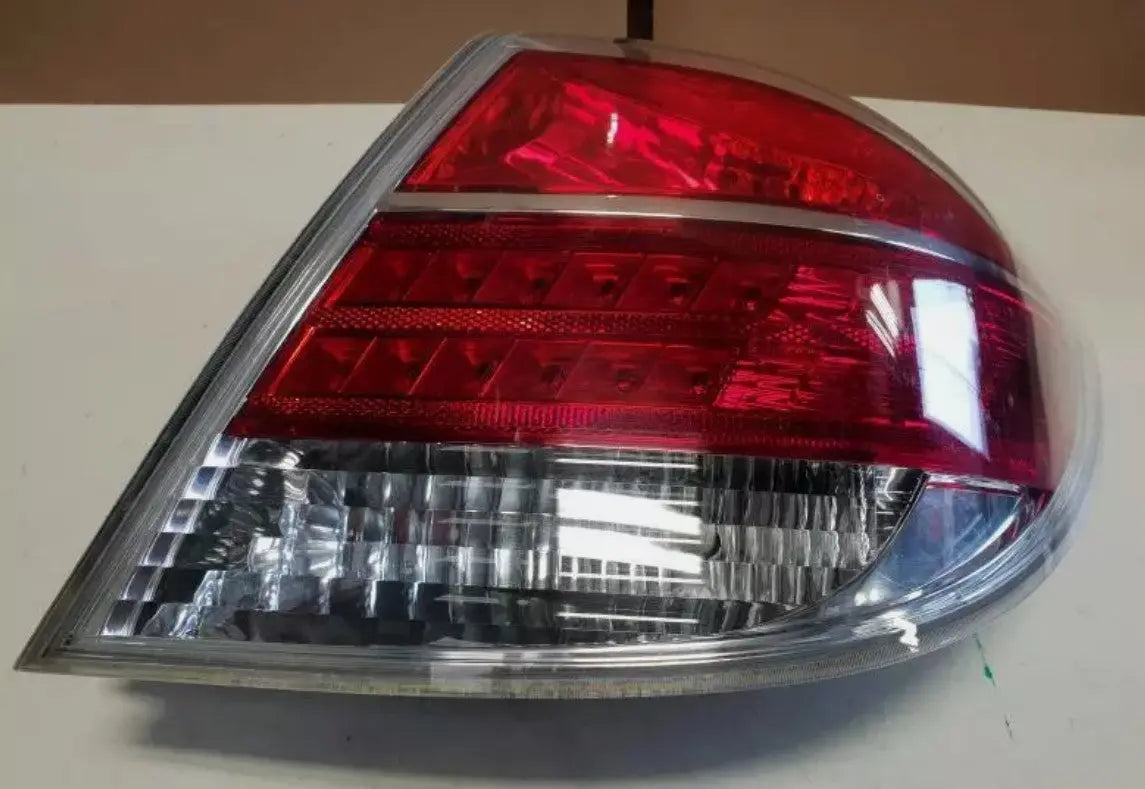 2007 - 2009 SATURN AURA PASSENGER/RIGHT SIDE TAIL LIGHT OEM - Used