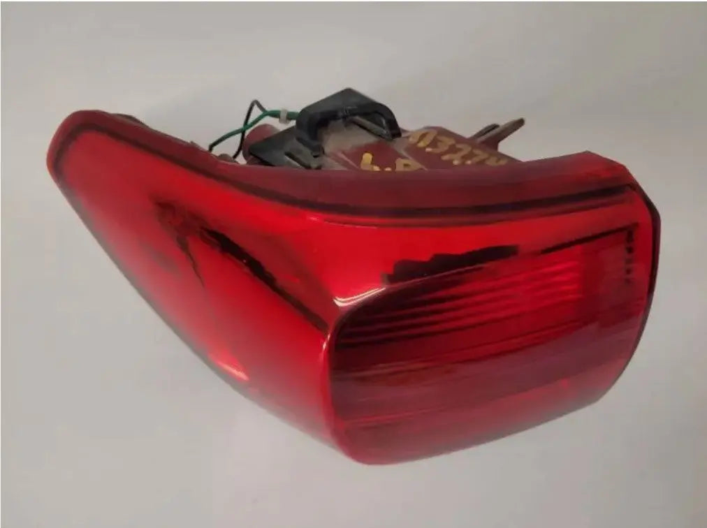 Kia Sedona OEM Left Driver Quarter Panel Mounted Tail Light Taillight 2016-2018 - Used - Photo 2