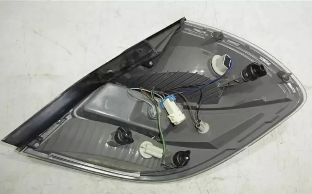 2007 - 2009 SATURN AURA PASSENGER/RIGHT SIDE TAIL LIGHT OEM - Used - Photo 3