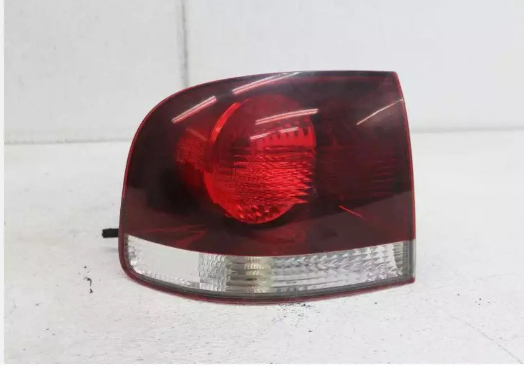 VOLKSWAGEN TOUAREG 2008-2010 DRIVER LEFT QUARTER MOUNT TAIL LIGHT LAMP - Used OEM Auto Part