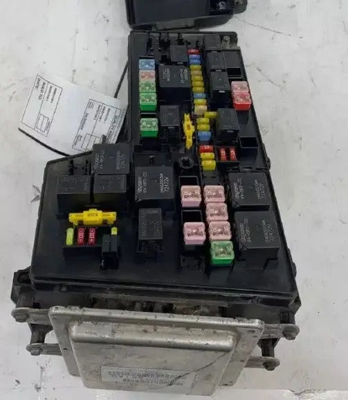 2005 2006 2007 Dodge Dakota 4.7L 3.7L Engine Oem used Fuse Box 2005-2007 - Photo 3