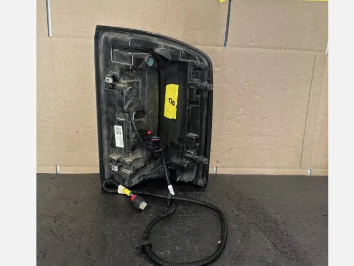 2016-2018 GMC Sierra Denali RH RIGHT PASSENGER Side Tail Light 84071502 OEM 2017 - Used - Photo 3