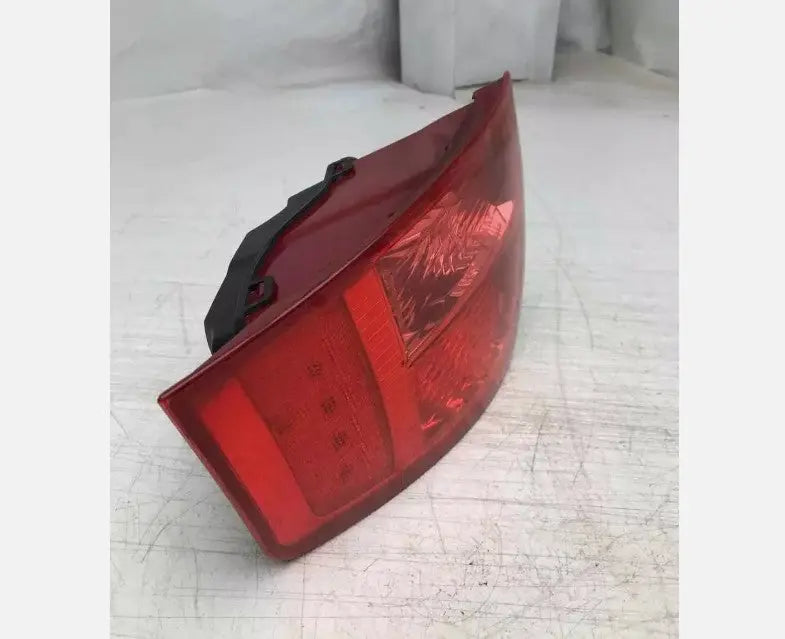 AUDI A8 RH PASSENGER Tail Light Assembly Quarter Panel Mounted OEM 2003 - 2007 - Used - Photo 2