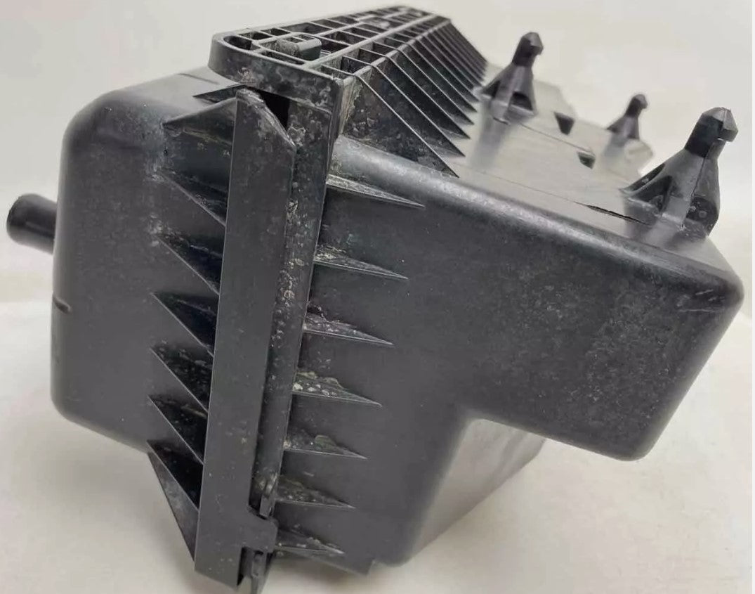 Air Cleaner Box Assembly Fits 2007 - 2010 DODGE CALIBER 2.0L WARRANTY - Used OEM Auto Part