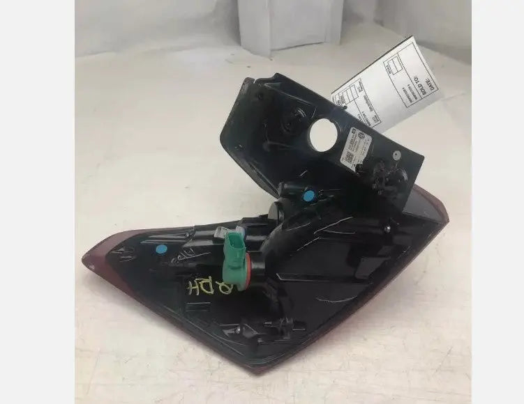 CHEVROLET EQUINOX RH Right Tail Light Assy Quarter Mounted OEM 2018 - 2020 - Used - Photo 3