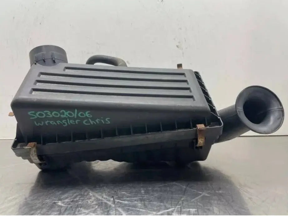 2005-2006 Jeep Wrangler Air Cleaner Air Box 4.0L Assembly OEM WARRANTY - Used