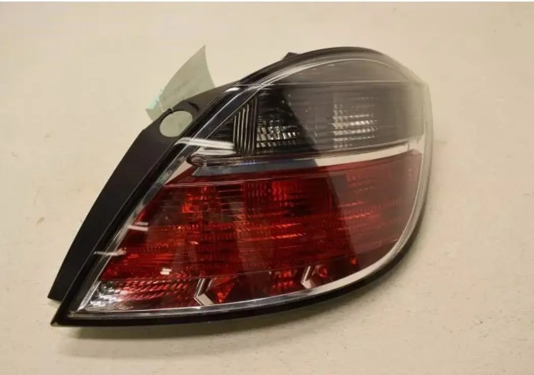 Passenger Right Tail Light 4 Door Fits 2008-2009 Saturn ASTRA - Used OEM Auto Part