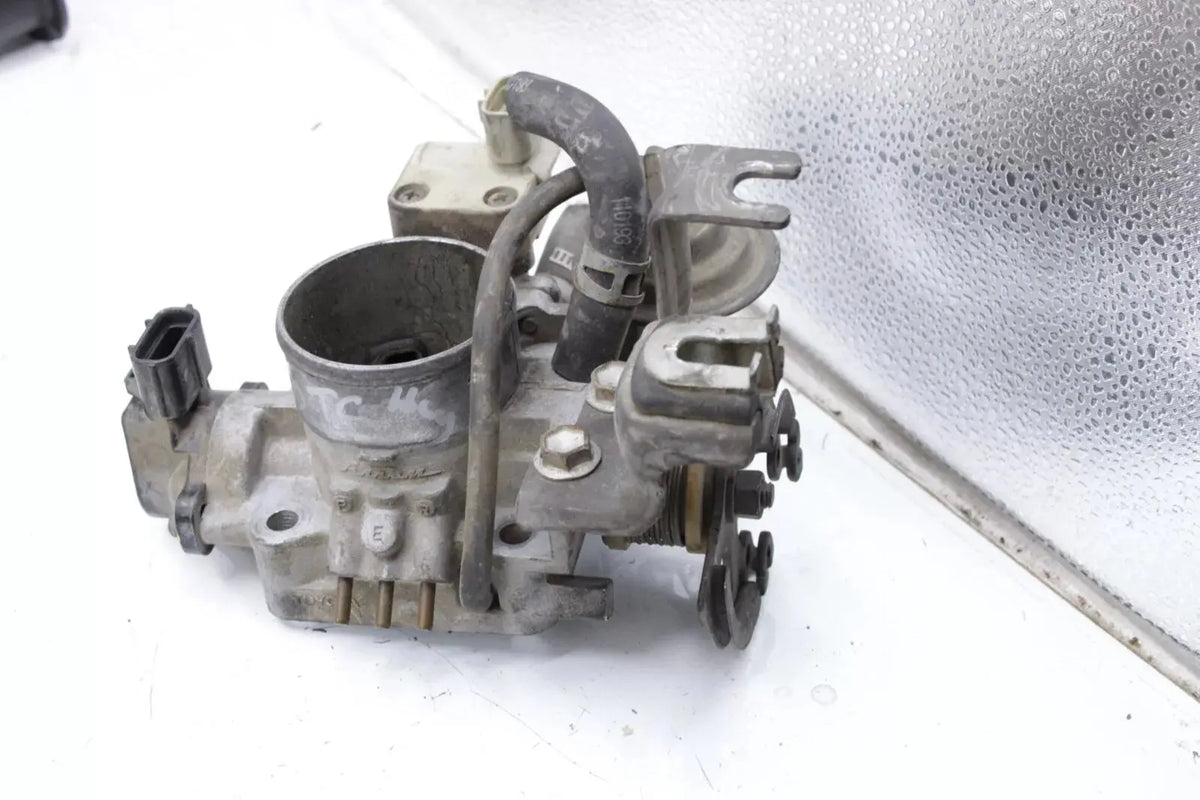 Throttle Body Throttle Valve Assembly 4 Cylinder 1992-95 Toyota CAMRY WARRANTY - Used OEM Auto Part