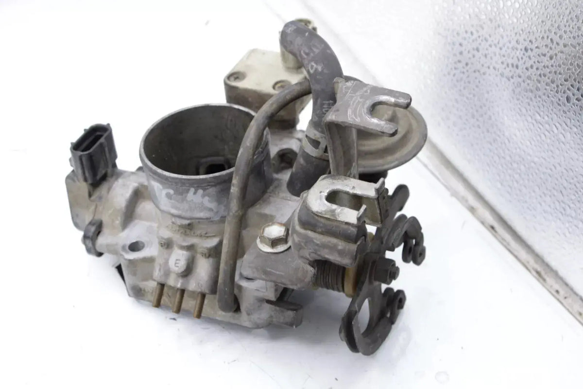 Throttle Body Throttle Valve Assembly 4 Cylinder 1992-95 Toyota CAMRY WARRANTY - Used OEM Auto Part - Photo 3