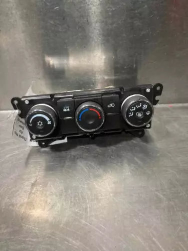 2009-2012 Chevrolet Traverse Climate AC Heater Control OEM - Used