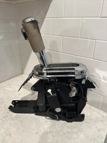 2004-2008 Ford F150 Truck AUTOMATIC Center FLOOR GEAR SHIFTER ASSEMBLY - Used OEM Auto Part