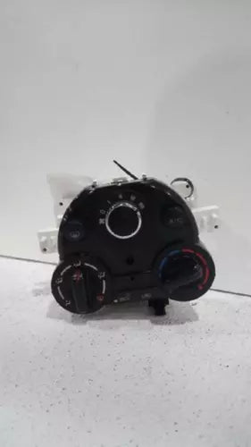 2015-2019 Nissan Versa AC Heater Temperature Control Unit OEM - Used