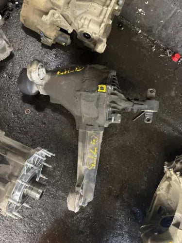 2005-2010 Jeep Grand Cherokee Front Differential Carrier 8 cylinder OEM - Used