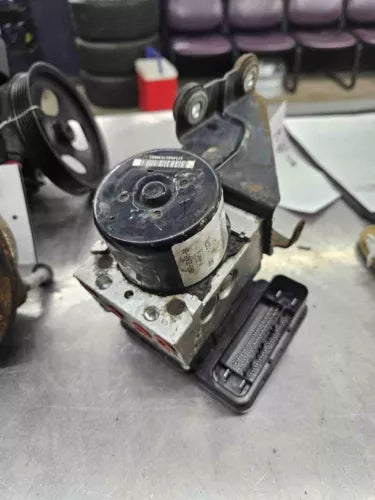 2010-2011 Ford Focus ABS Pump Assembly 2.0L Traction Control in Warranty OEM - Used