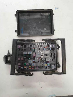 2014-2017 Chevy Silverado 1500 Pickup Engine Fuse Box 6.0L Used