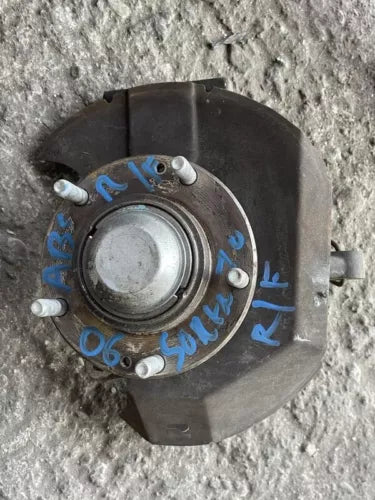 2003-2006 Kia Sorento Front Right Passenger Spindle Knuckle Assembly Oem - Used