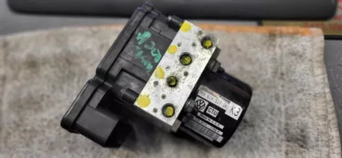 12-14 Volkswagen Jetta Golf Passat Beetle/Bug ABS Anti-Lock Brake Pump Assembly - Used OEM Auto Part