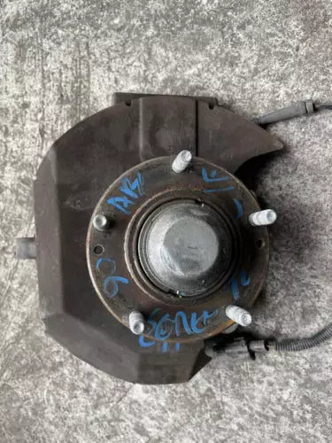 2003-2006 Kia Sorento Driver Left Front Spindle Knuckle OEM - Used