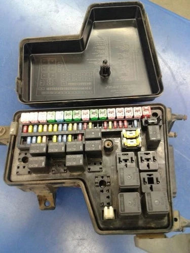 2002-2005 Dodge Ram 1500 Engine Fuse Box 3.7L 4.7L OEM - Used