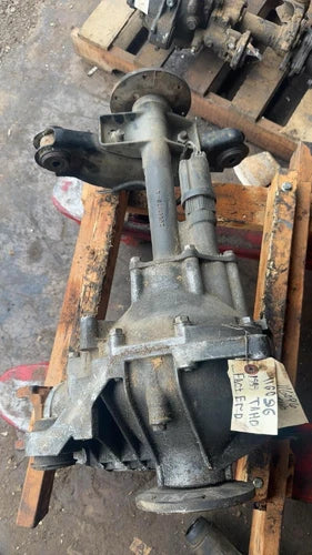 1992-1997 Chevy Suburban 1500 Front Axle Differential Carrier 3.73 Ratio Oem - Used