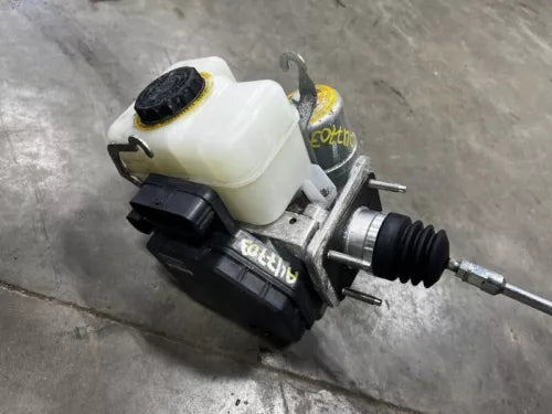 2005-2009 Toyota 4Runner Power Brake Booster Pump 8 W/Cylinder From 10/04 Used OEM